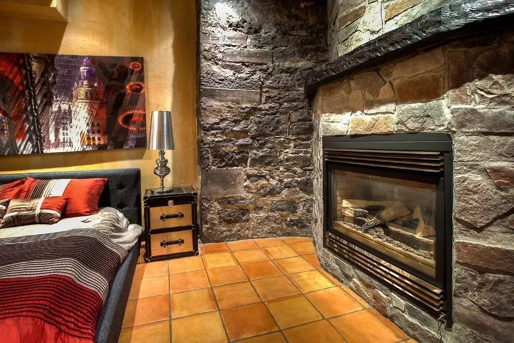 Chateau Vieux-Montreal 0*, Montreal